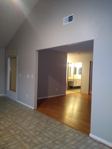 Building Photo - 12864 Raintree Ct