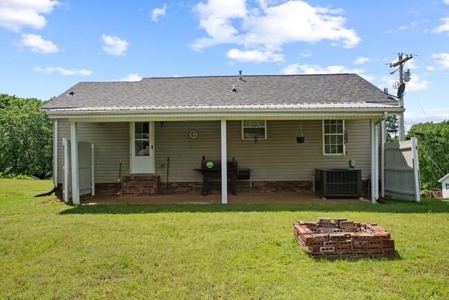 Building Photo - 214 Cumberland Cove Dr