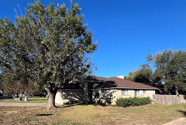 Primary Photo - 1103 Deepwoods Trail