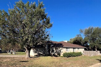 Building Photo - 1103 Deepwoods Trail
