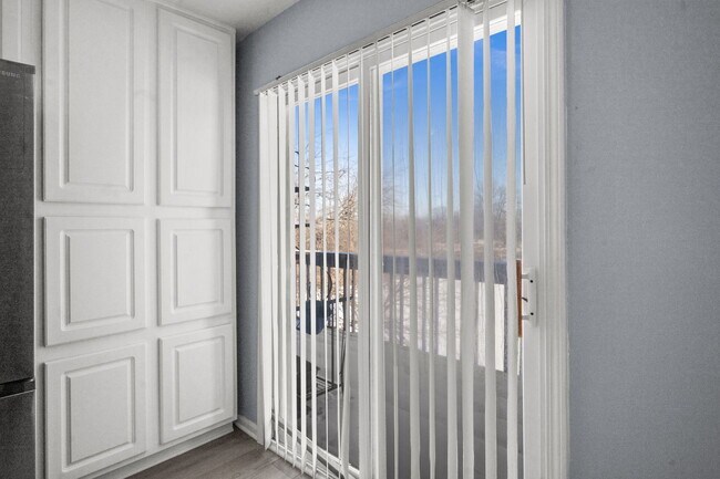 Building Photo - 1995 Tall Oaks Dr