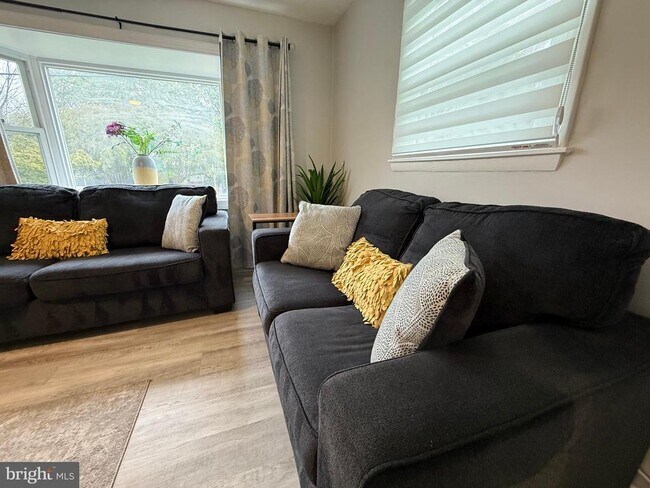 Building Photo - 2208 Vermont Ave