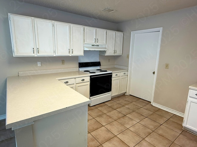 Building Photo - 7655 Heathridge