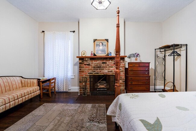 Building Photo - 1022 Wise St