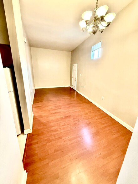 Primary Photo - 2801 Broadway St