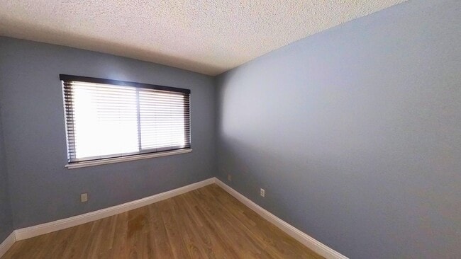 Building Photo - 3535 N San Joaquin St