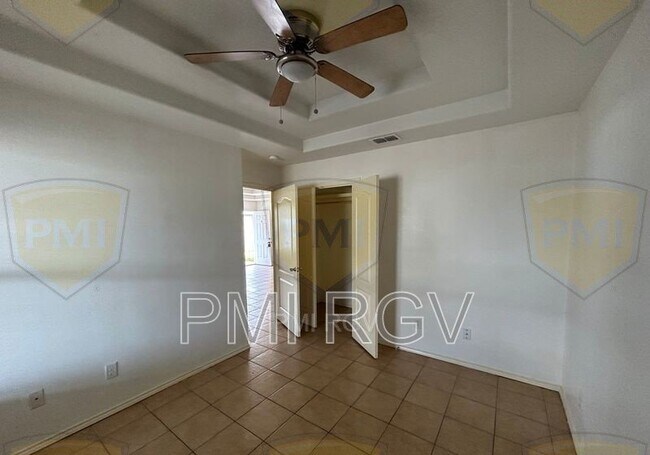 Building Photo - 1503 E Coyote St