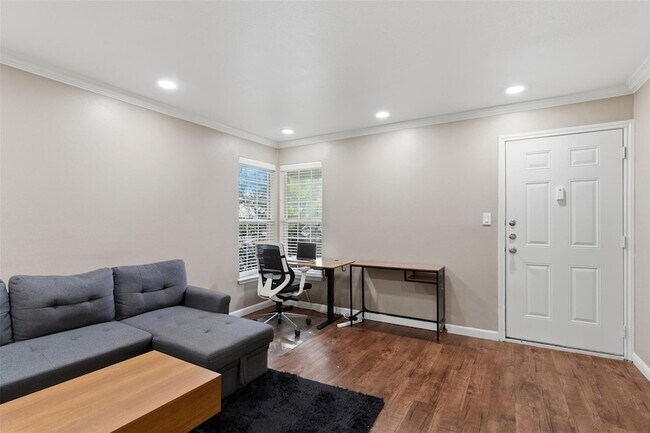 Building Photo - 7685 Northcross Dr