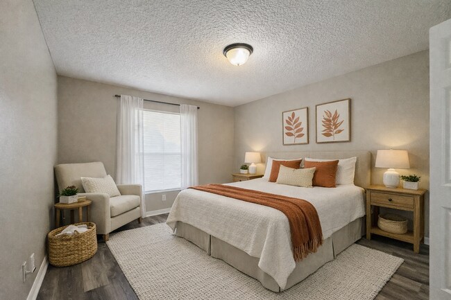 Building Photo - Move-In Ready 3 Bed Home with Garage & Fenced Yard in Tampa, FL