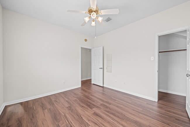 Building Photo - 6214 Laguna Del Rey Dr