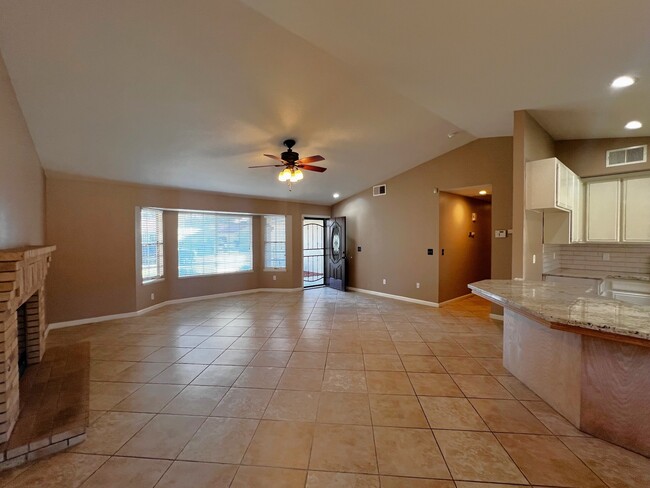 Building Photo - 516 Sun Rose Ave