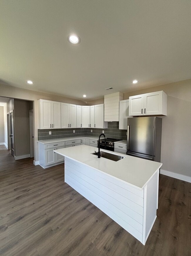 Building Photo - 3131 Linden Ave