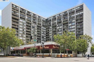 Building Photo - Spacious 2 bed 1.5 bath condo in Oakland's Chinatown. Amazing views. Must see.