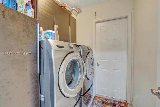 Building Photo - 311 SW 203rd Ave