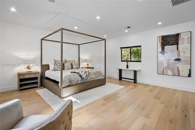 Building Photo - 600 NE 57th St