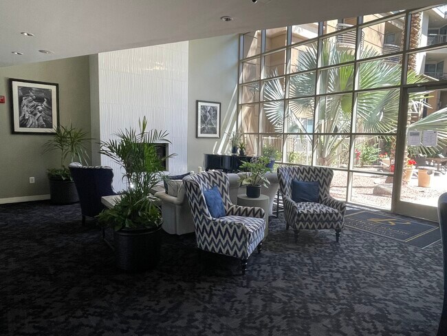 Building Photo - 1701 E Colter St