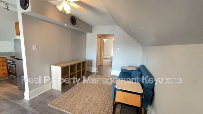 Building Photo - 923 Chislett St