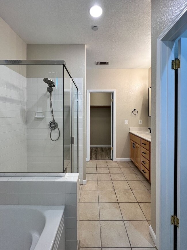 Building Photo - Updated Three Bedroom Home in South Napa