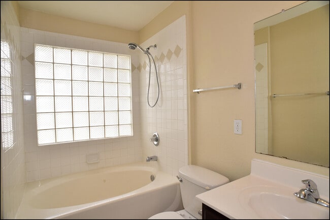 Building Photo - 14149 Warren Belin Dr