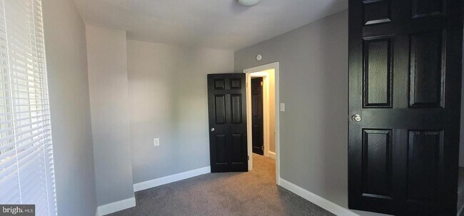 Building Photo - 603 Maple St