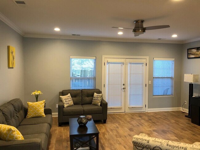 Building Photo - 3107 Blue Sky Dr