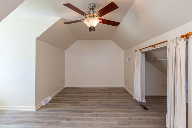 Building Photo - Updated Townhouse with Deck, Basement, New...