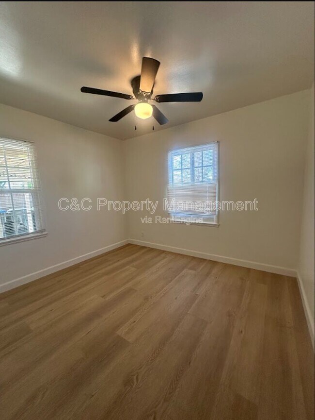 Building Photo - 14012 Sylvanwood Ave