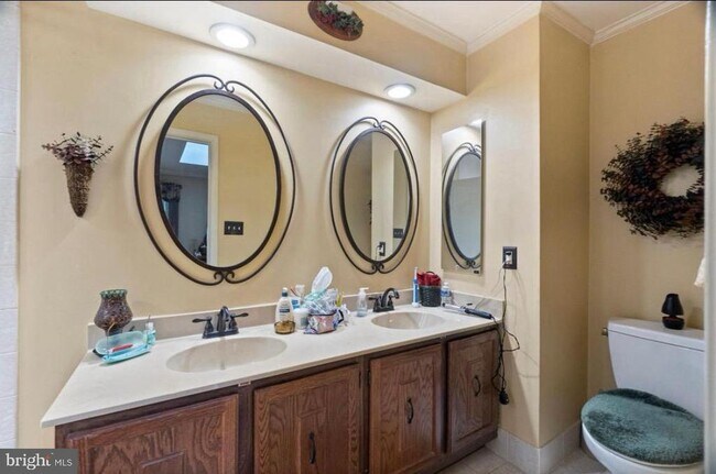 Building Photo - 7720 Bristol Square Ct
