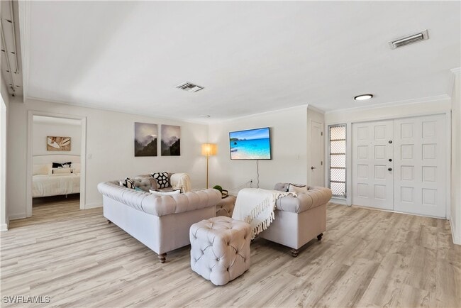 Building Photo - 2125 Marina Dr