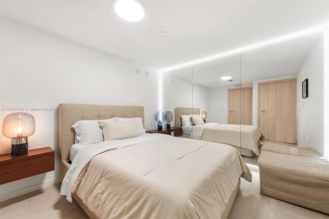 Building Photo - 1000 Brickell Plaza