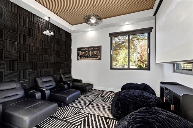 Building Photo - 3600 Lower Roswell Rd