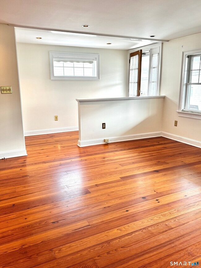 Building Photo - 22 Hillside Ave