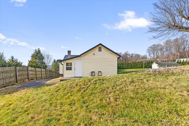 Building Photo - 1471 E State St