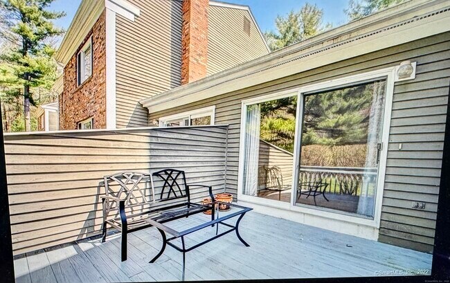 Building Photo - 136 Tunxis Vlg