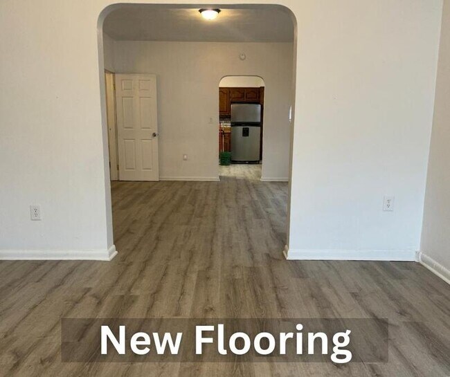 Building Photo - 525 E 4th St