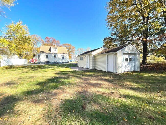 Building Photo - 34 Monroe St