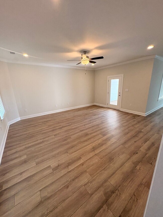 Building Photo - 104 Alva Ct