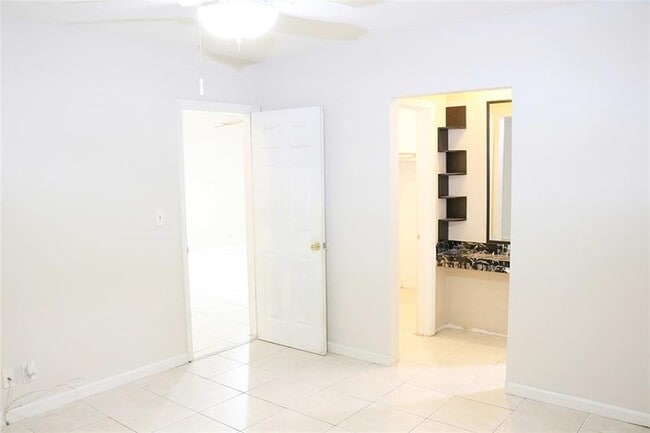 Building Photo - 11200 NW 39th St