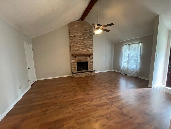 Building Photo - Charming 2 bedroom, 2 bath home in Lafayette!