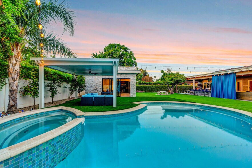 Building Photo - 5817 Ranchito Ave