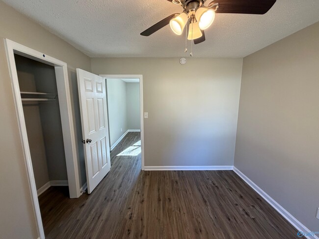 Building Photo - 117 Lucille Dr SW