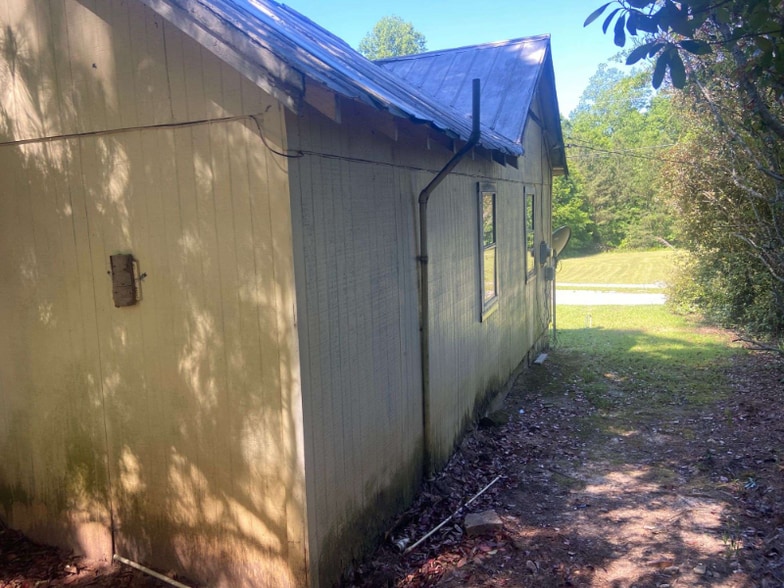 Building Photo - 149 Aikens St