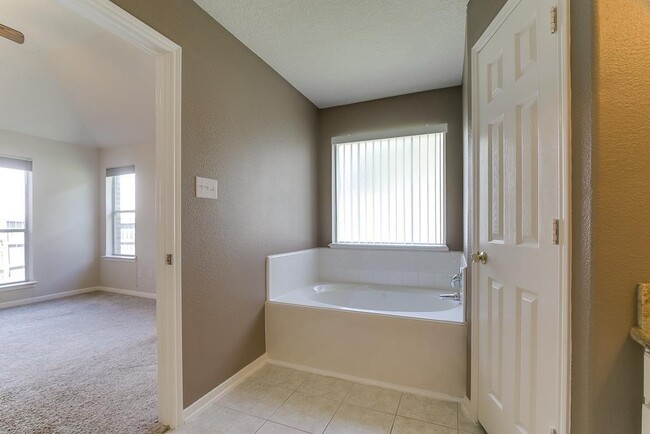 Building Photo - 5922 Painted Trail Dr