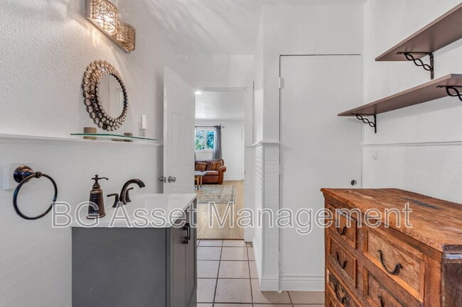 Building Photo - 981 Castle Rock Rd