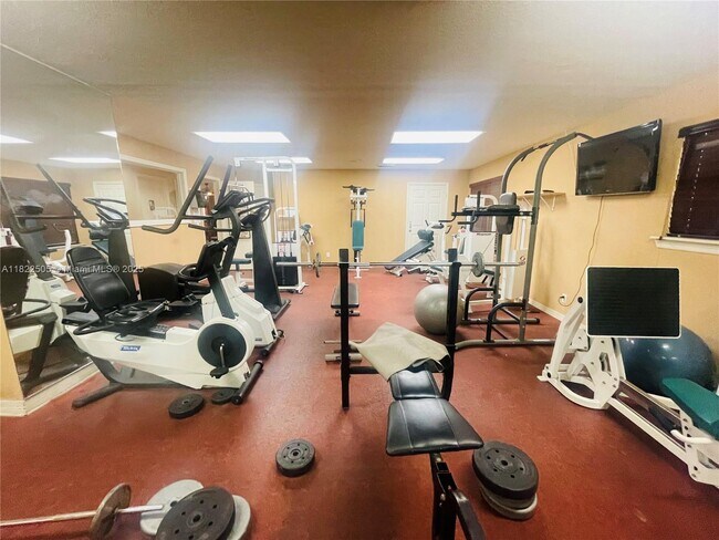 Building Photo - 2736 S University Dr