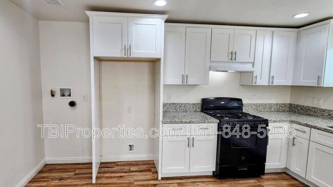 Building Photo - 156 E Marshall Blvd