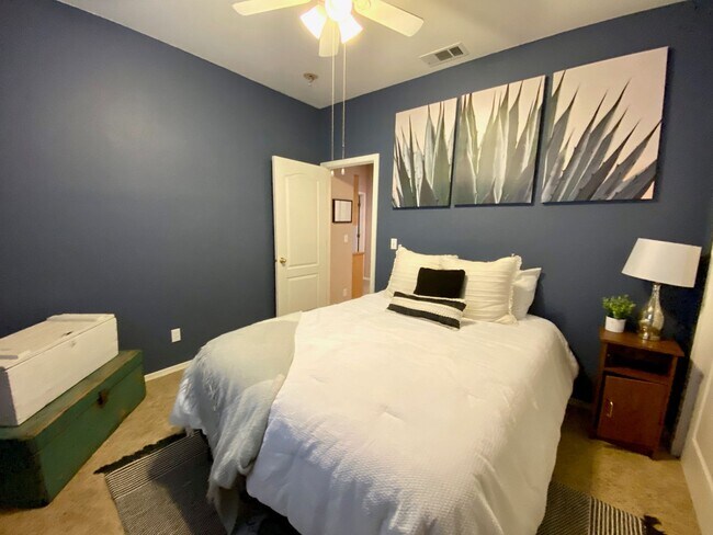 Building Photo - $2,450 Beautiful 3 Bedroom Home In  The Qu...