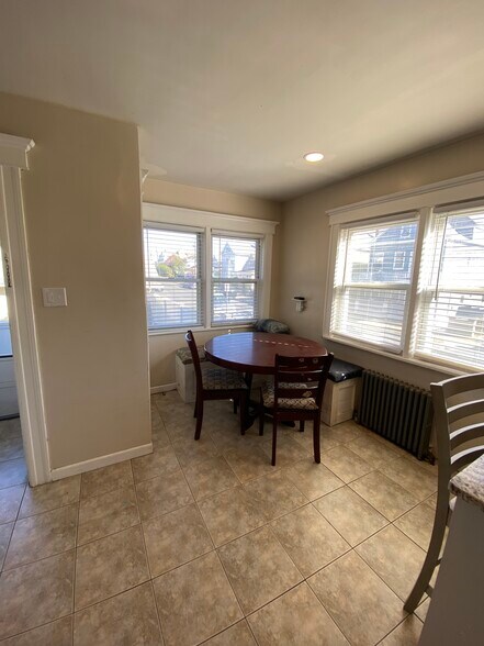 Building Photo - 82 Planten Ave