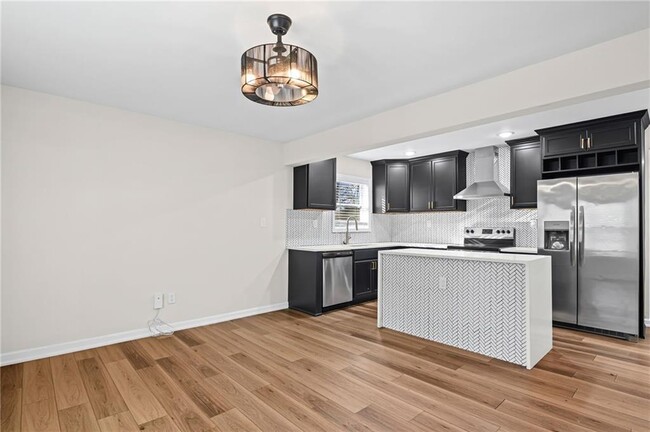 Building Photo - 1467 Ryan St SW