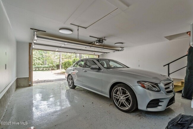 Building Photo - 185 Pine Ridge Dr